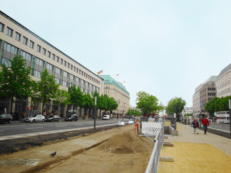 Russische Botschaft, Hotel Adlon und Brandenburger Tor