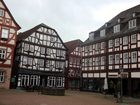 Fachwerkhäuser am Marktplatz von Grünberg