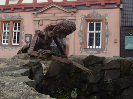 Rathaus Grünberg mit Marktbrunnen