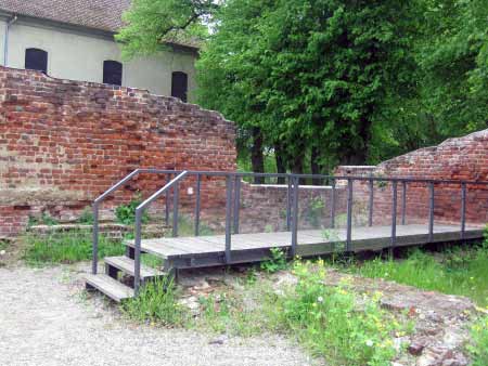 Schlossmauer- und Kellerreste