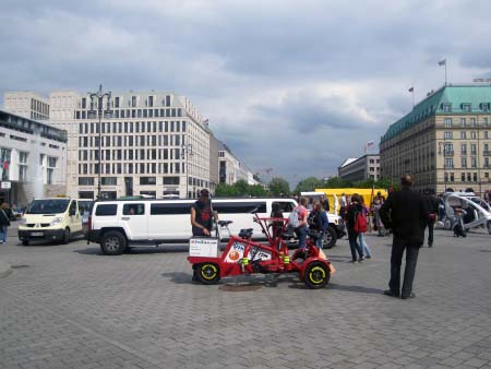 Bikes und Luxus-Limousine