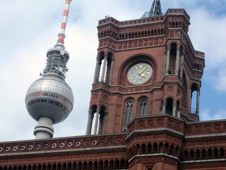 Rotes Rathaus am Fernsehturm?