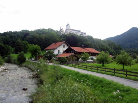 Die Prien mit Schloss Hohenaschau