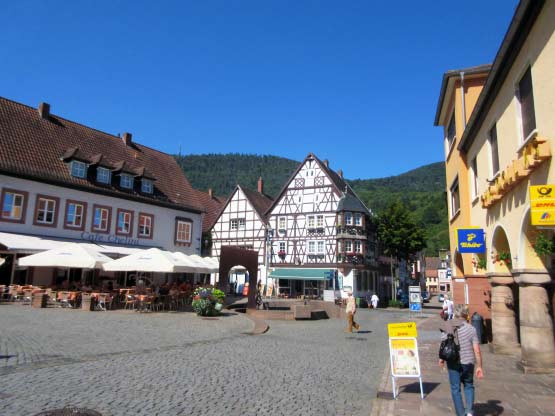 Zurück zum Rathausplatz