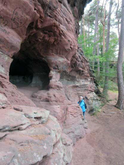 Eine Grotte im Buntsandstein