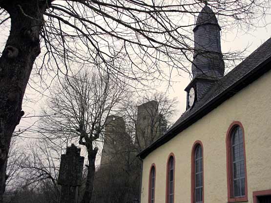 Schönecken Kapelle und Burgruine