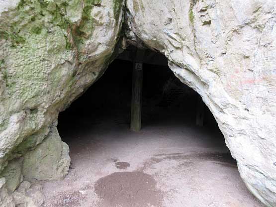 Haupteingang der Großen Höhle