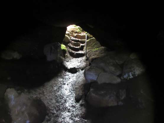 Rother Mühlsteinhöhle - Höhleneingang