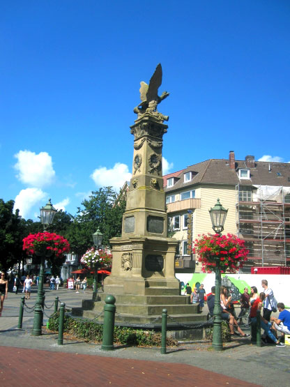 Platz und Denkmal in Leer