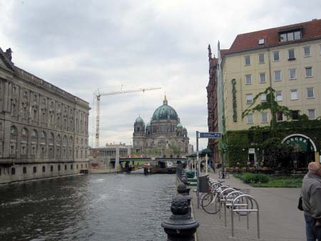 Spreeufer und Berliner Dom